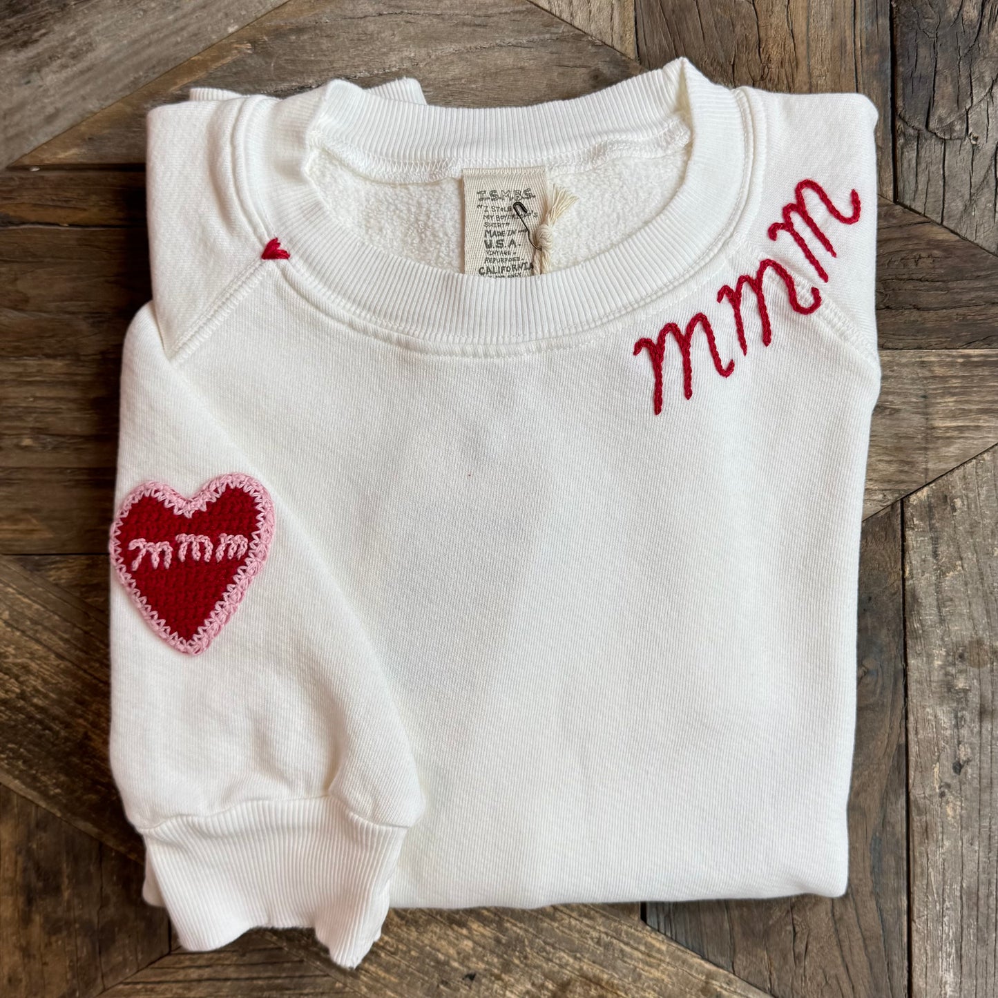 Crochet Heart with CUSTOM INITIAL & CUSTOM HAND EMBROIDERY ON NECKLINE Sweatshirt (17Colors)