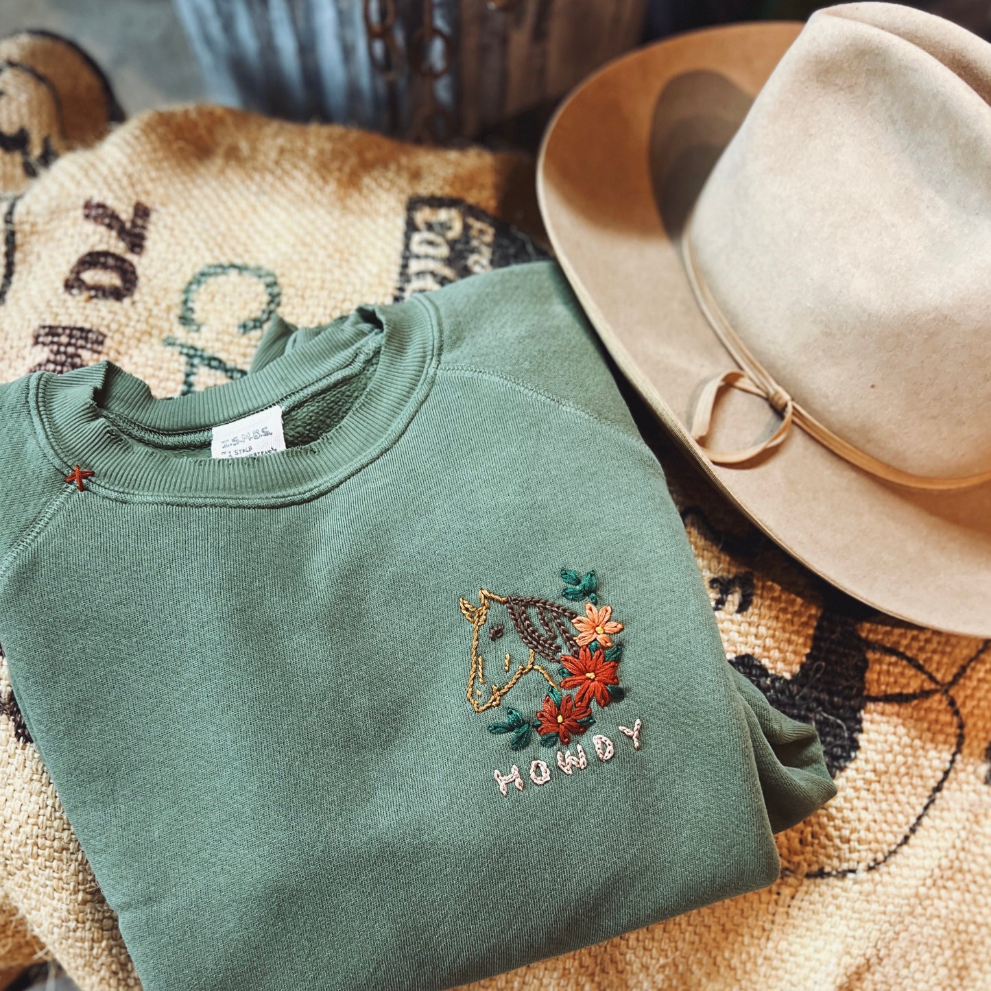 Horse/Flower Howdy Sweatshirt -S