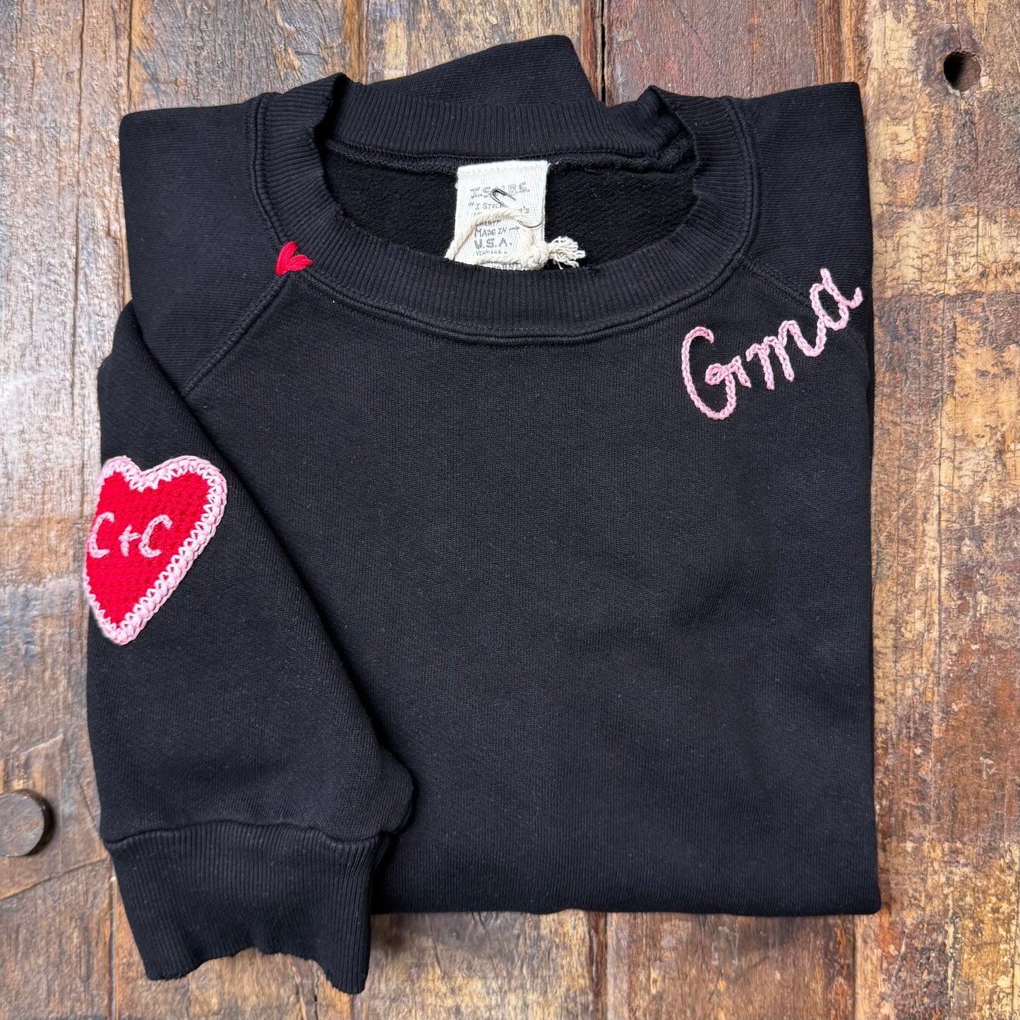 Crochet Heart with CUSTOM INITIAL & CUSTOM HAND EMBROIDERY ON NECKLINE Sweatshirt (17Colors)