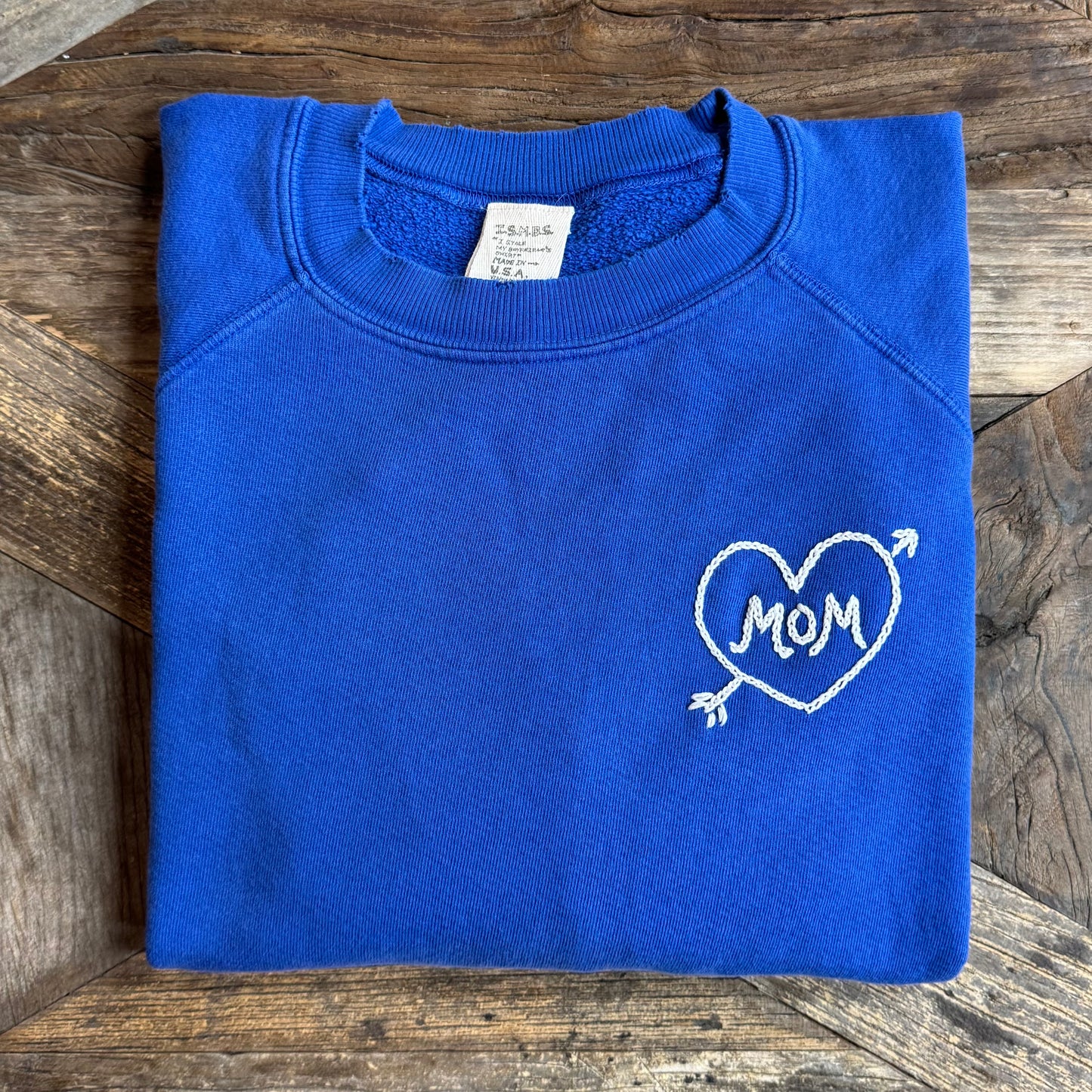 Mom ❤️ Arrow Sweatshirts (14 Colors)