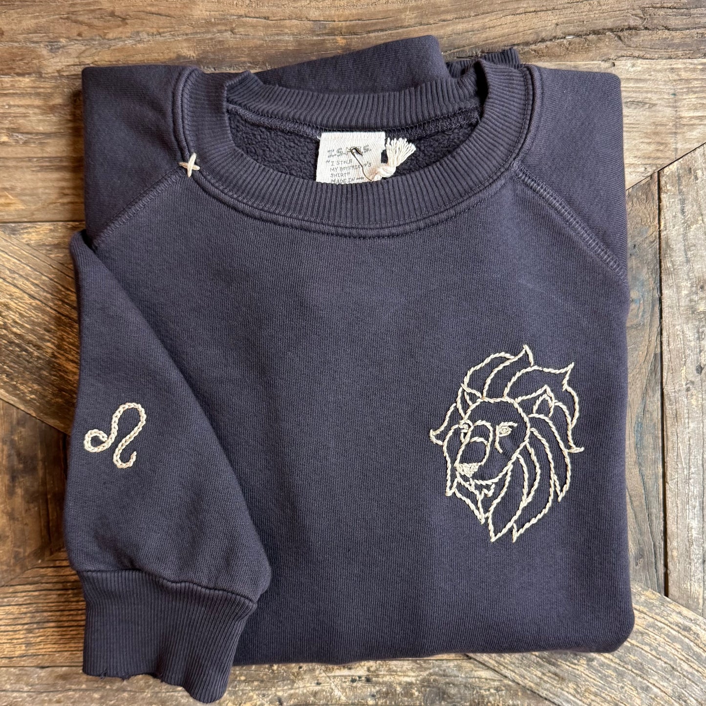 Leo Sweatshirt (17 Colors)