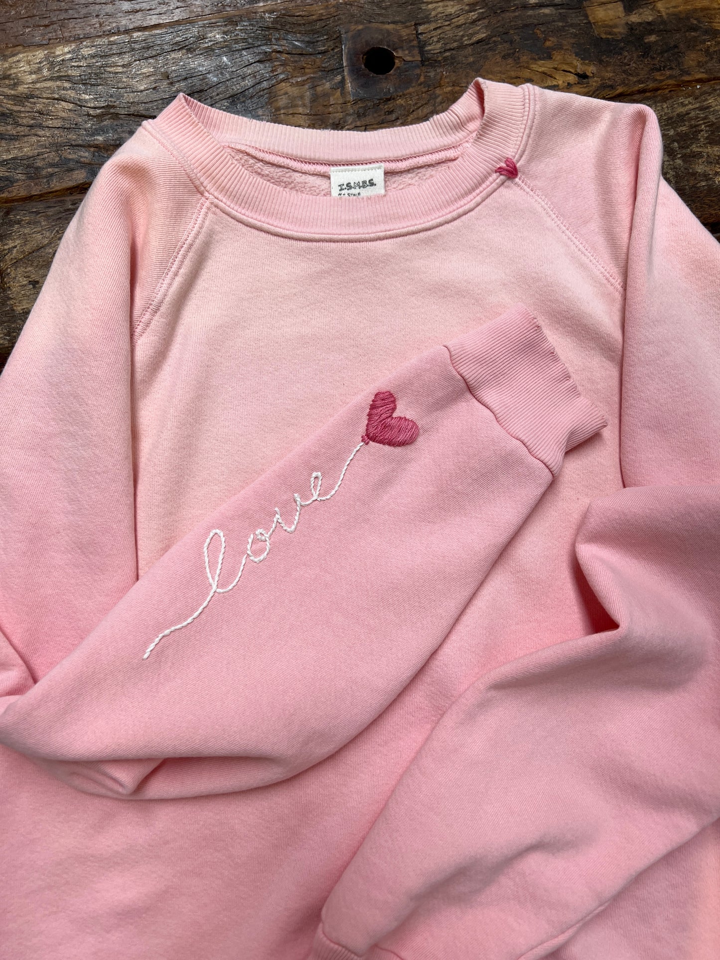 ❤️balloon w/ Personalized Hand Embroidery on Sleeve Sweatshirt (10 Colors)