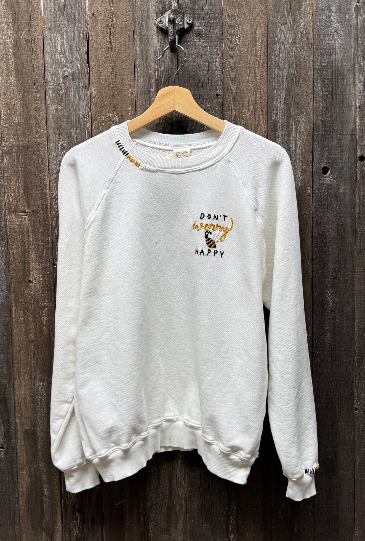 Don't Worry Bee Happy Sweatshirt(4 Colors)