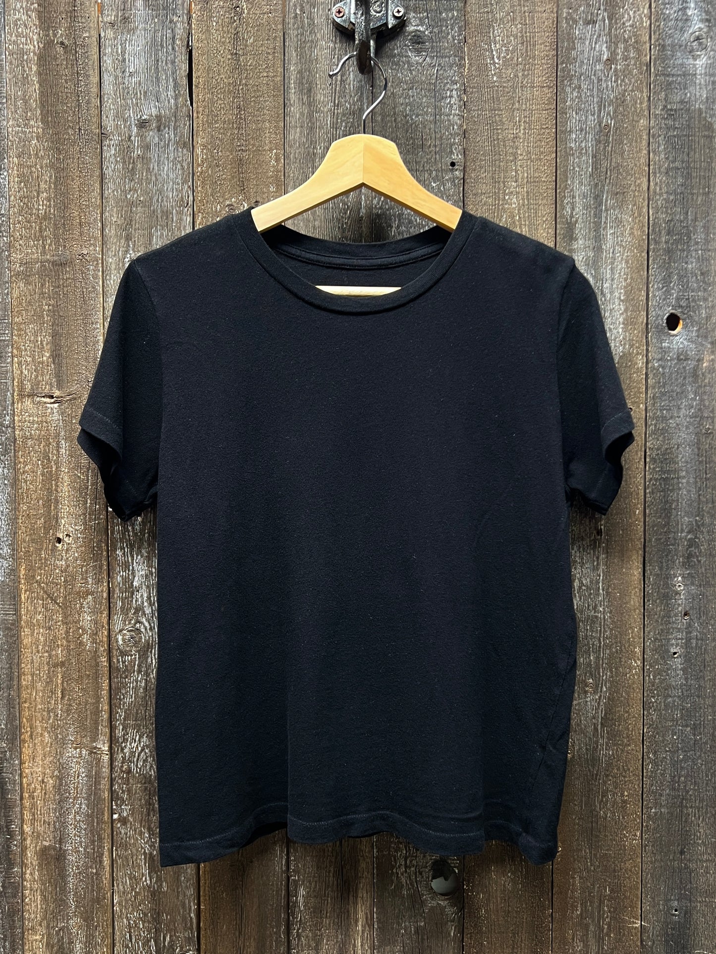 LOVE NOTE TEE PERSONALIZED HAND EMBROIDERY (Black)