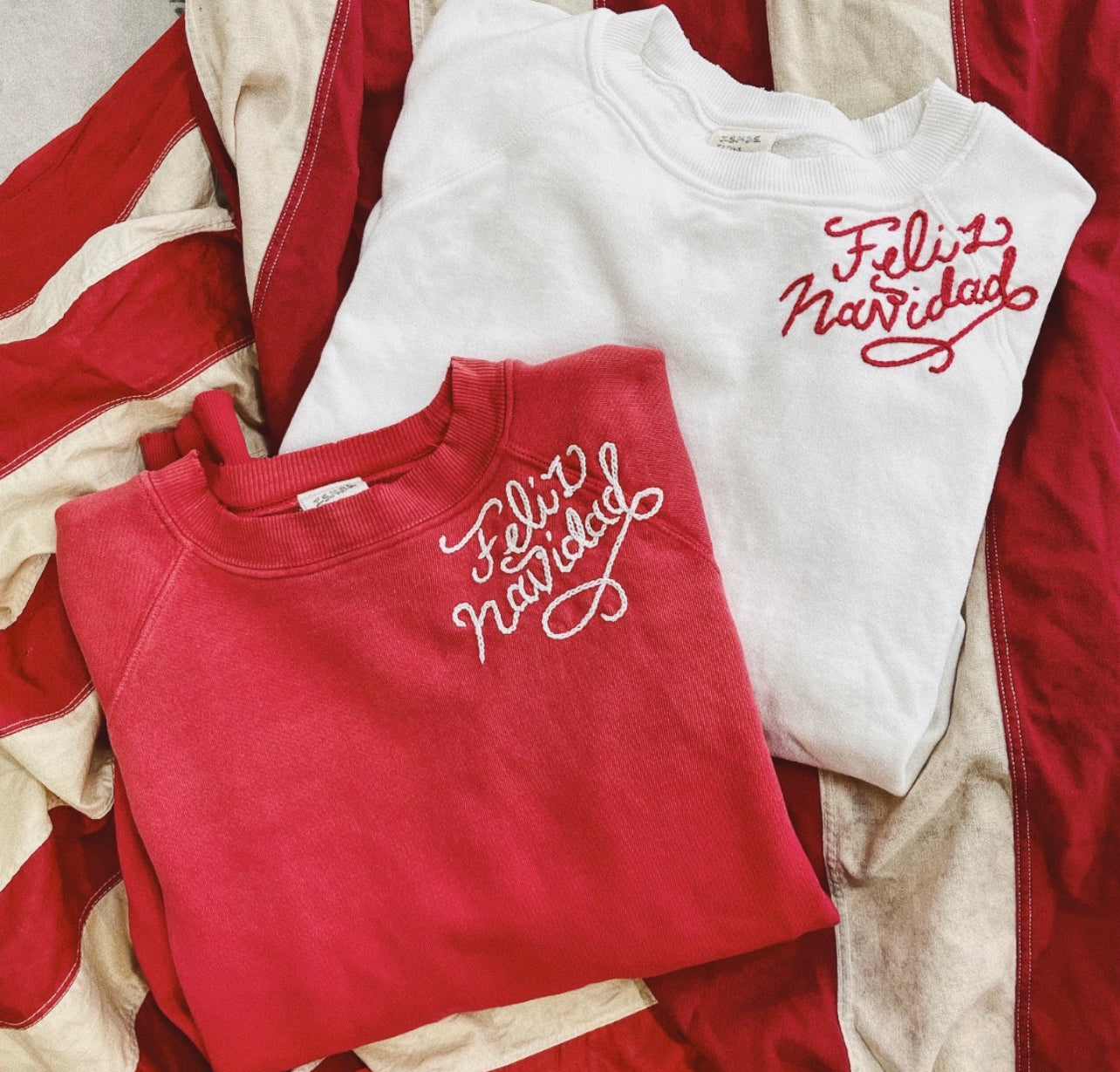 Feliz Navidad Embroidery Sweatshirt(8 Colors)