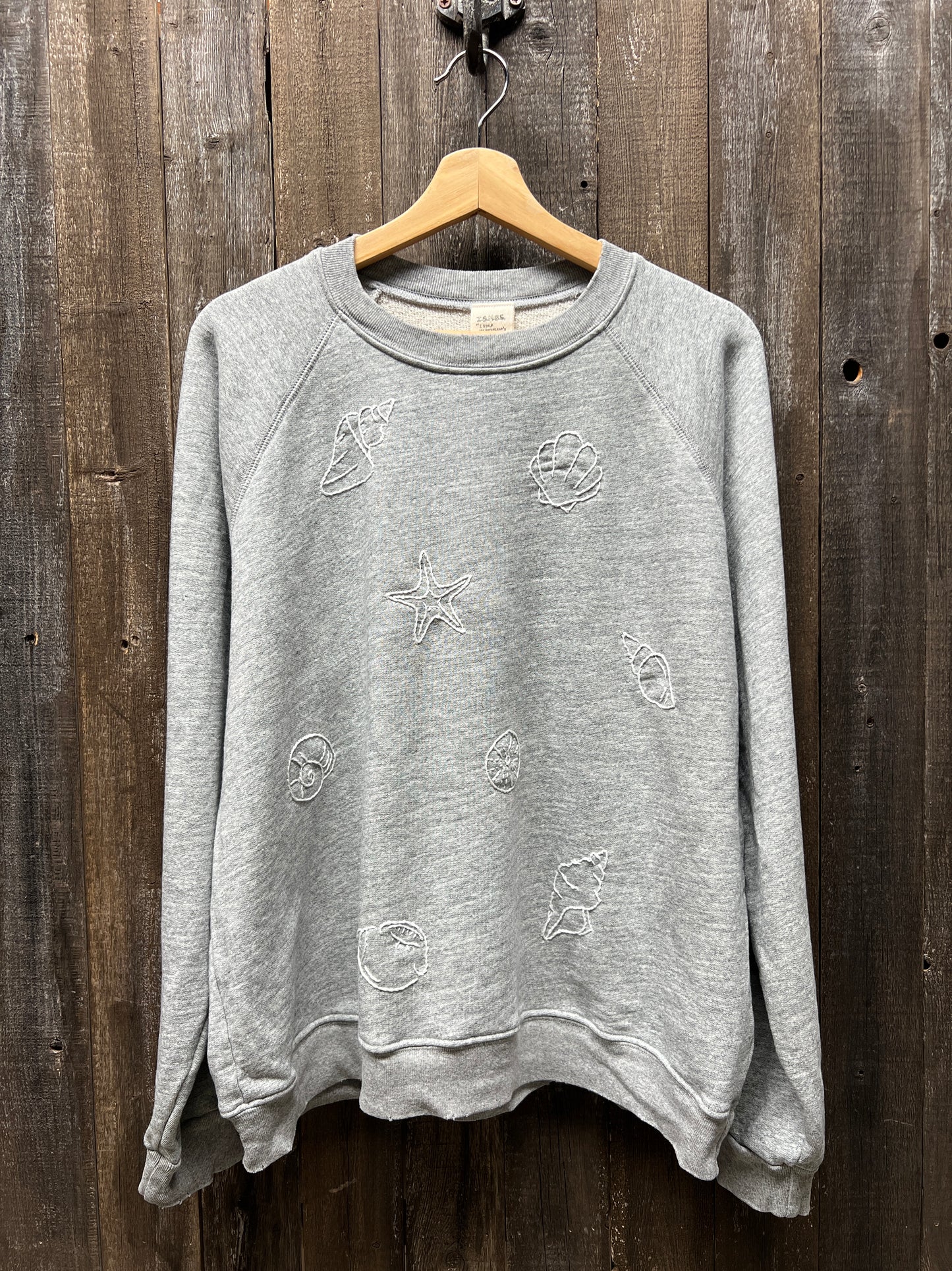 ALLOVER SEASHELLS LOGO SWEATS WITH CUSTOM HAND EMBROIDERY(22 Colors)