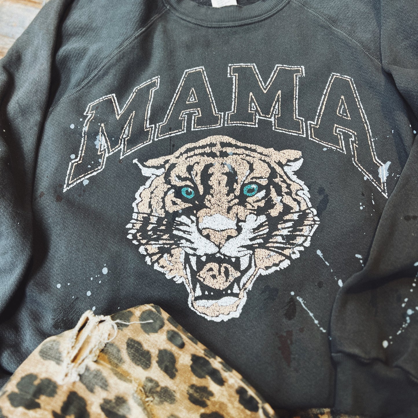 Tiger MAMA Graphic Paint Splash Sweatshirt(3 Colors)