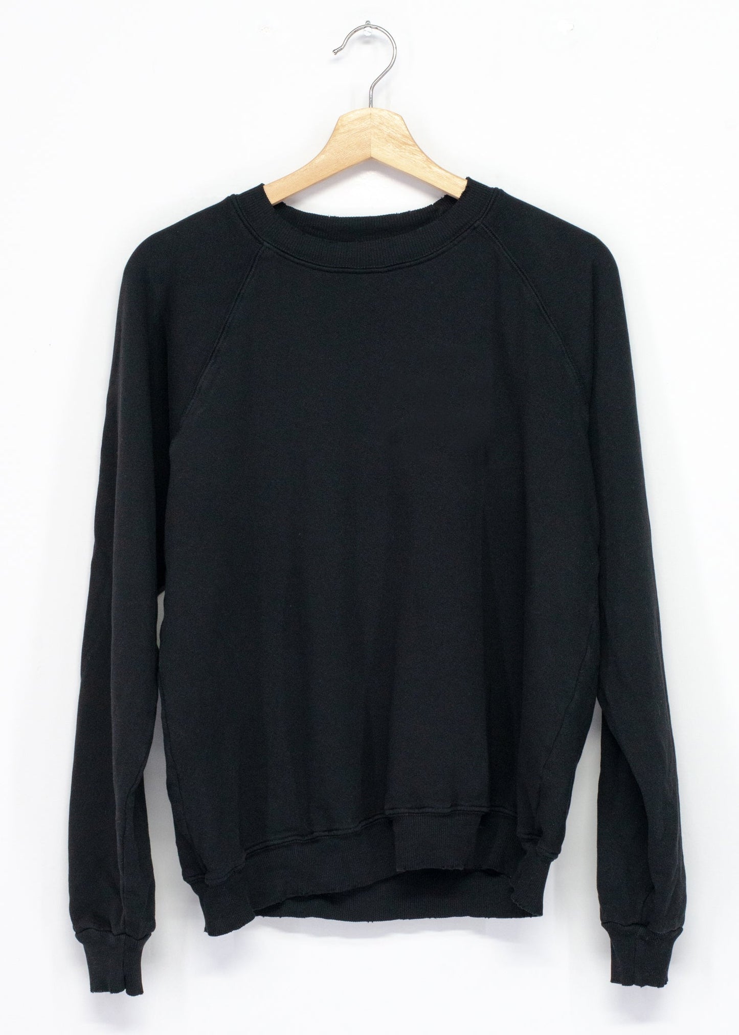 Heart Floral Wreath with MOM Sweatshirts (16 Colors)