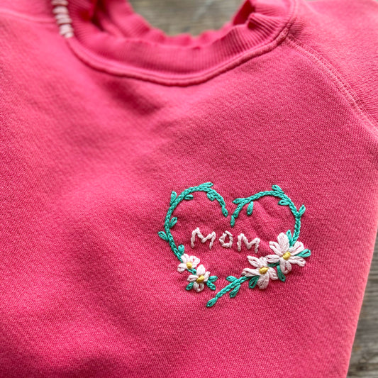 Heart Floral Wreath with MOM Sweatshirts (16 Colors)