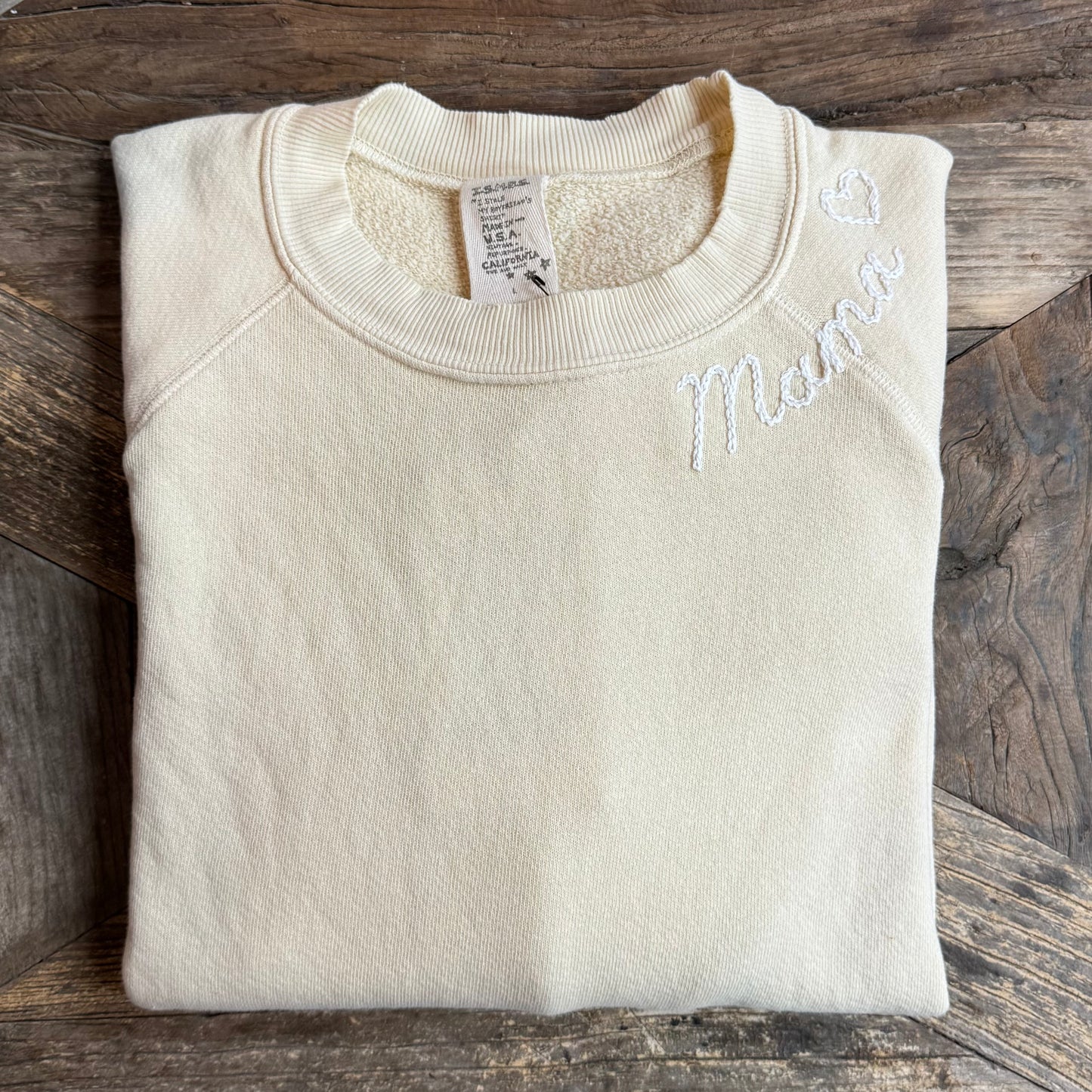 mama❤️ Sweatshirts (20 Colors)