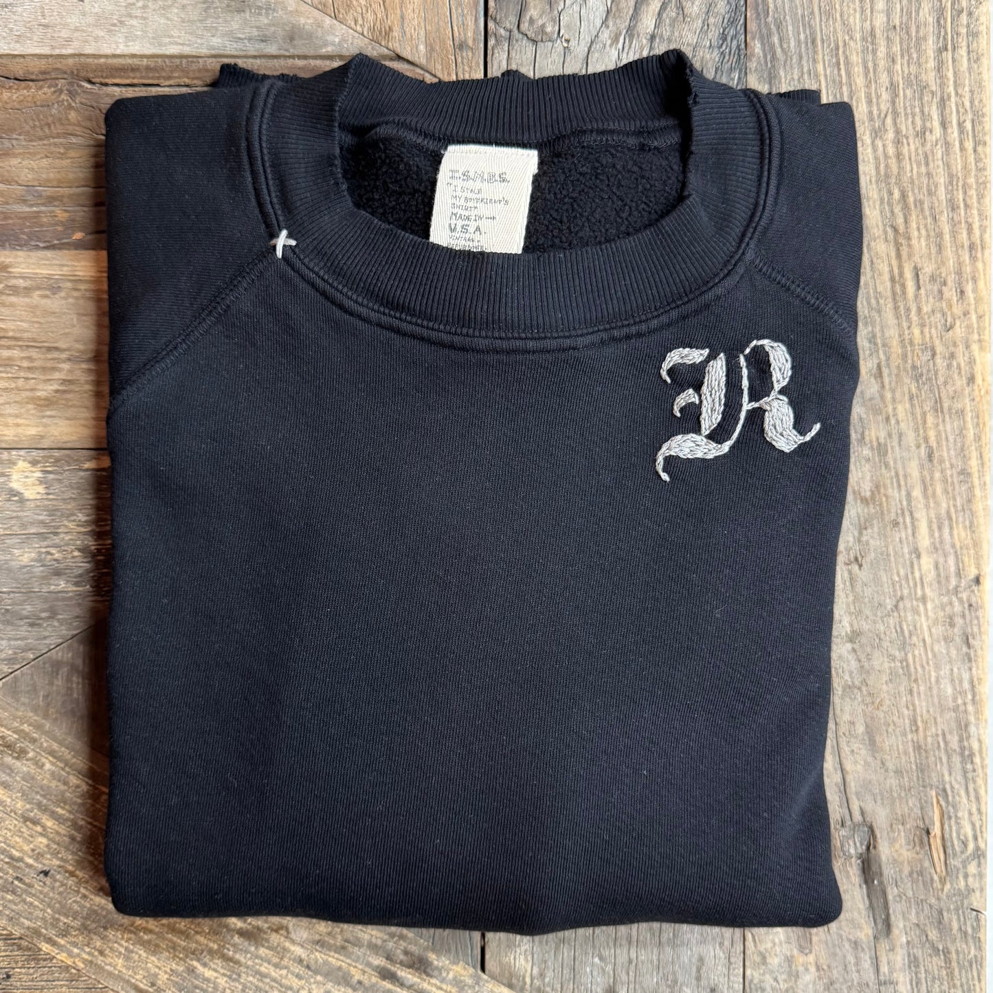 Gothic Font Monogram(Choose Your Alphabet) Sweatshirt(11Colors)