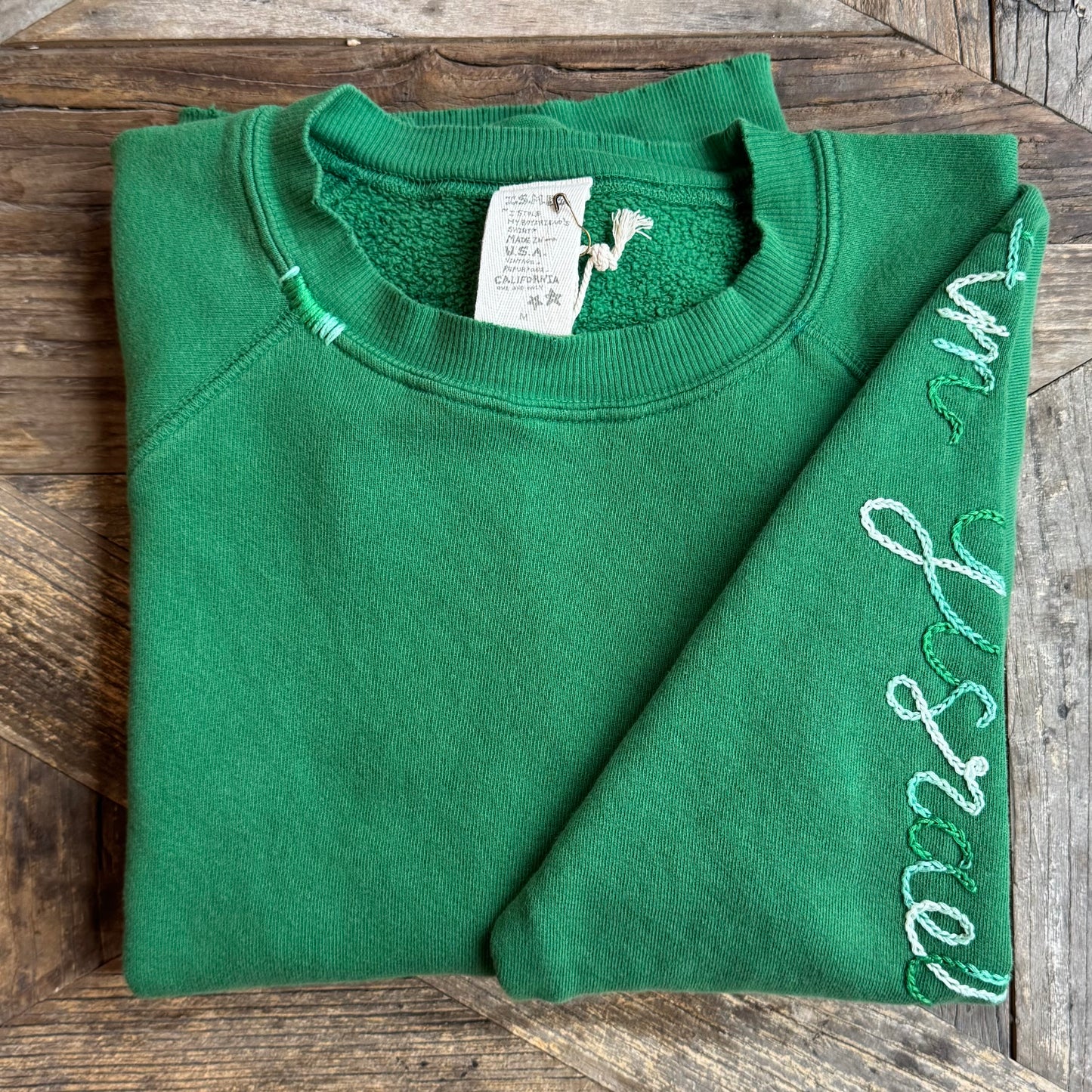 SLEEVE PERSONALIZED HAND EMBROIDERY (8 Colors)