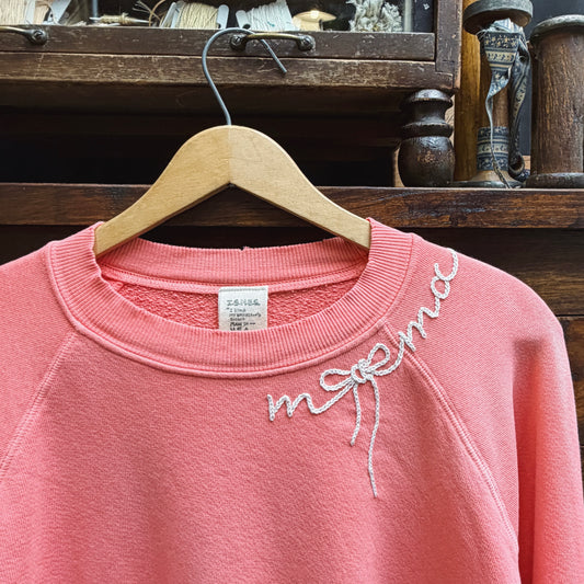 Mama Wrapped in Love 🎀 Sweatshirts (12 Colors)