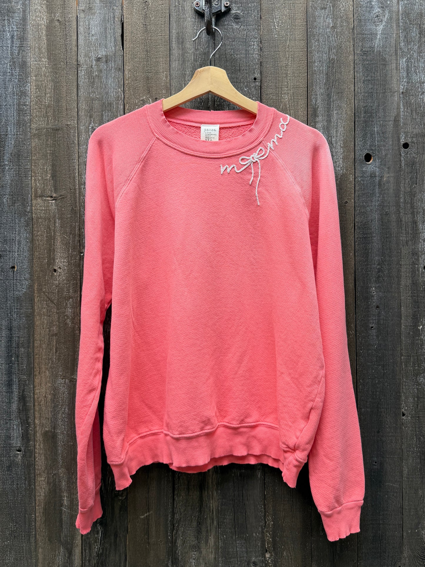 Mama Wrapped in Love 🎀 Sweatshirts (12 Colors)