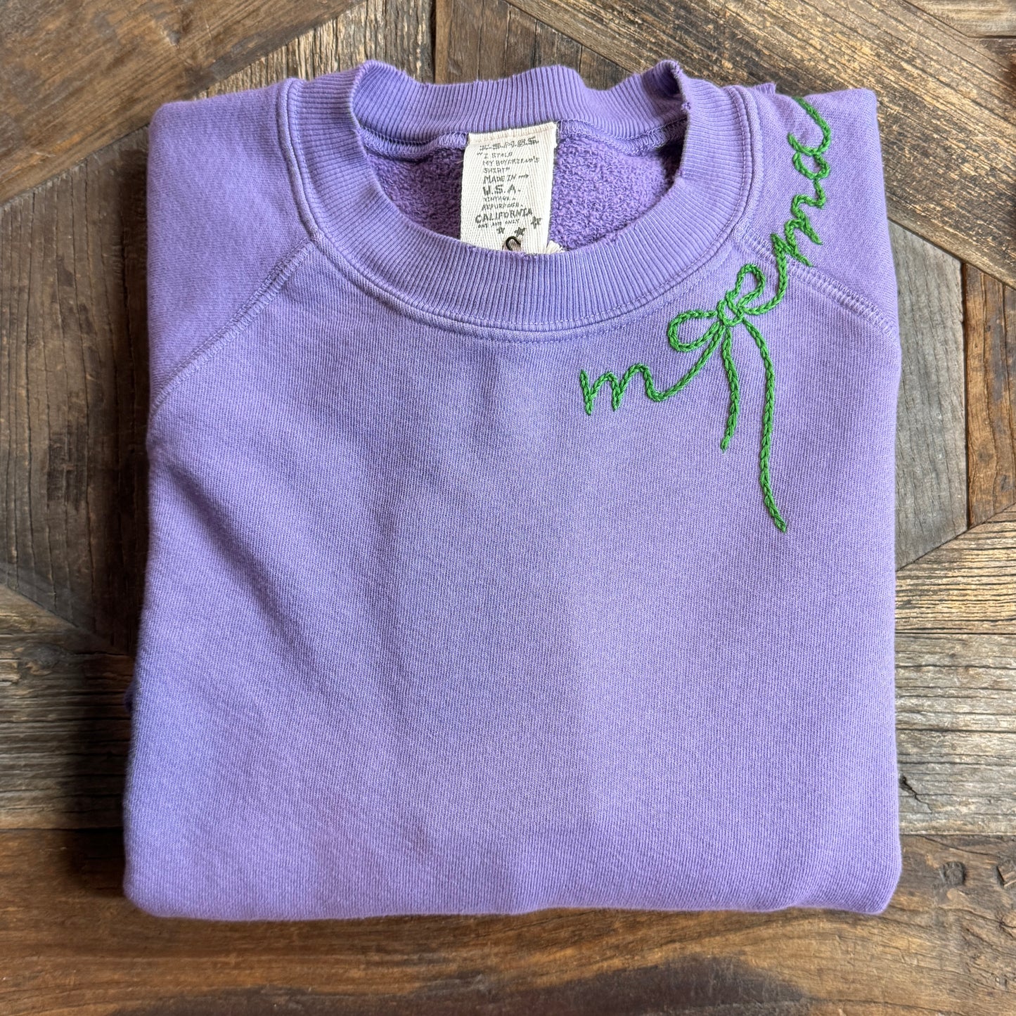 Mama Wrapped in Love 🎀 Sweatshirts (12 Colors)