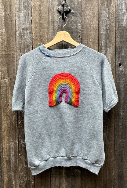VINTAGE SHORTY/LONG SLEEVE SWEATSHIRT WITH CROCHET RAINBOW PATCH