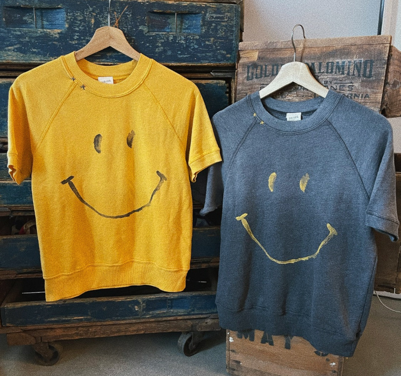 Smiley Shorty Sweatshirt(2 Colors)-S