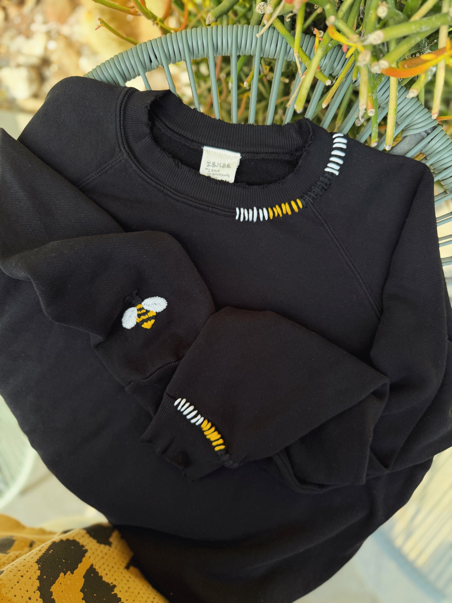 Bee Sweatshirt Hand Embroidery -M