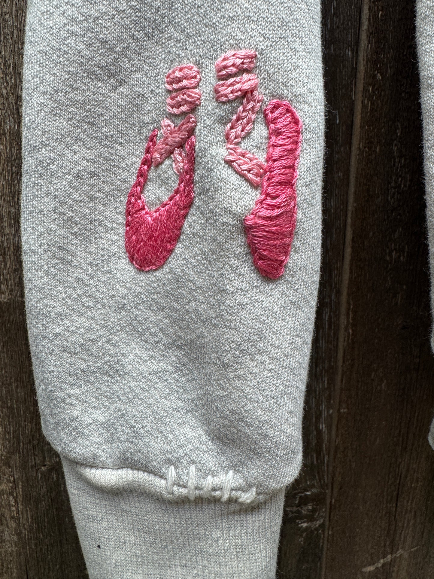 Dance Mom 🩰 Personalized Hand Embroidery Sweatshirt (15 Colors)